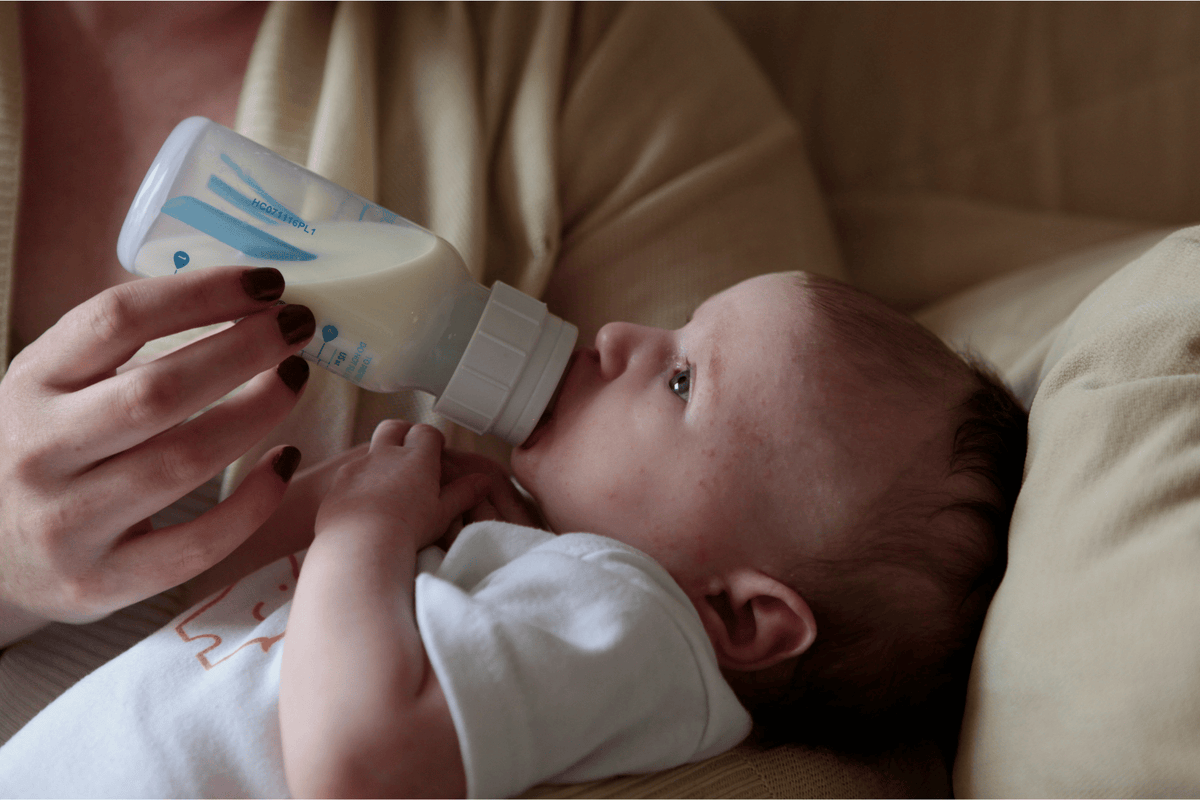bottle feed baby
